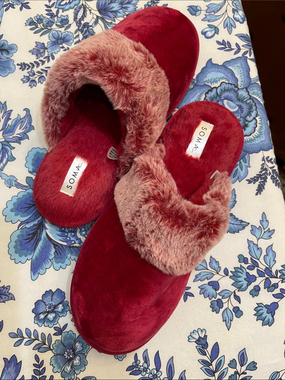 Soma Plush Faux-Fur Trim Burgundy Slip-On Women's Slippers Size 6-7 New